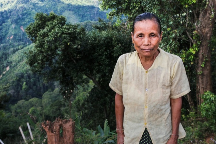 Myanmar: Bella Shar schaut in die Kamera