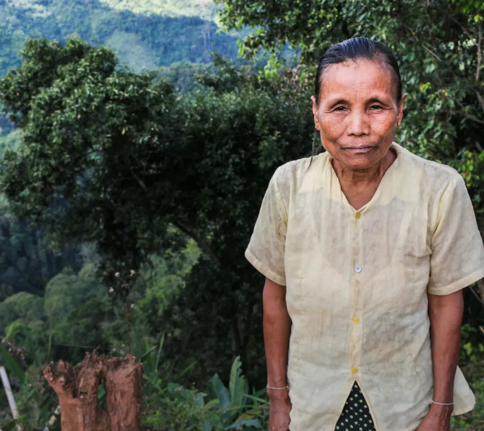 Was ist los in Myanmar: Frau auf ihrem Acker