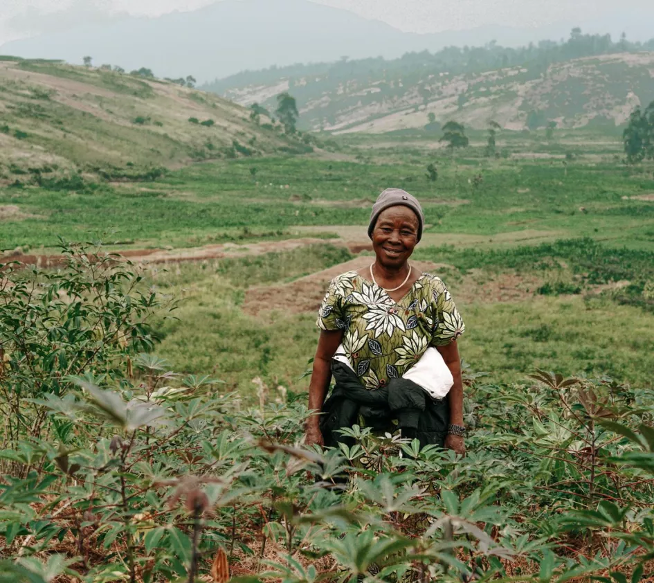 A women in the fields in DR Congo