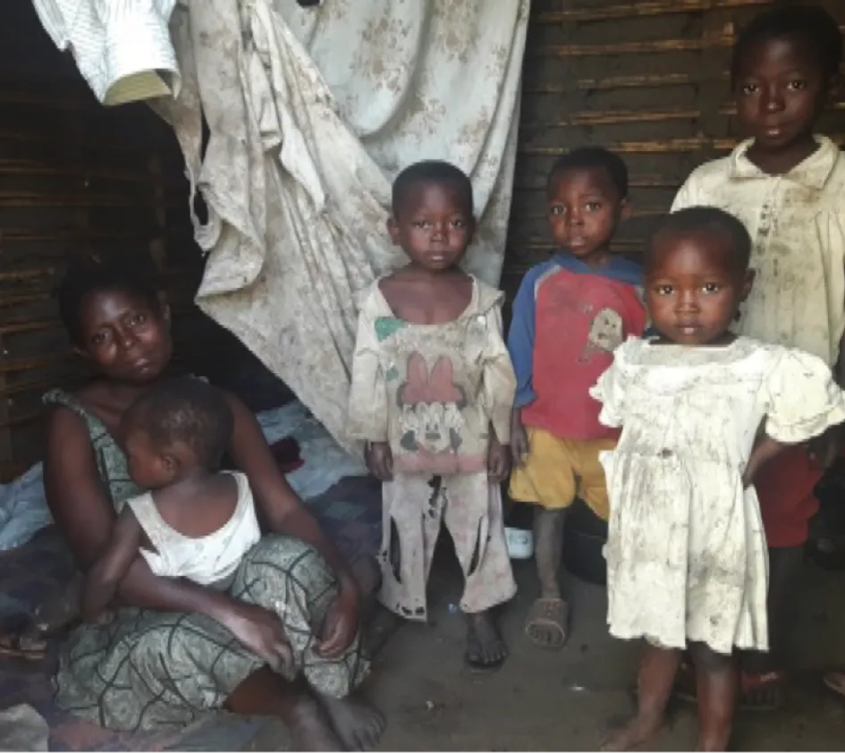 Kavira mit ihrer Familie