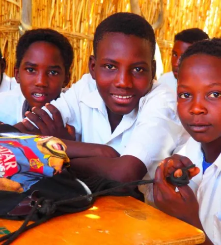 Sudanesische Kinder im Schulunterricht