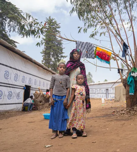 Tigist met moeder en zus