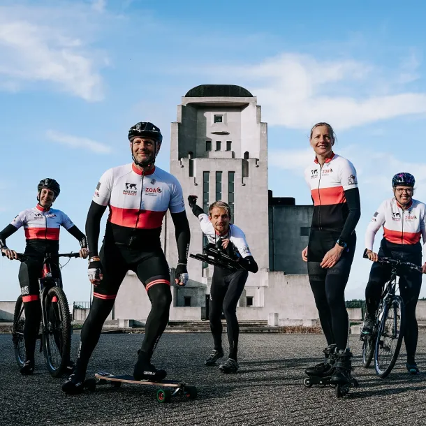 Race for Refugees Promo Bild: ZOA-Mitarbeiter in sportlicher Montur