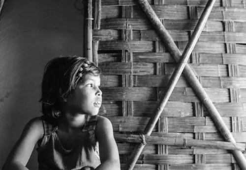 Nasima, im Haus ihres Onkels