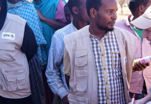 Unterschied für die Schwächsten: Kees-Jan mit weiteren ZOA Mitarbeitenden