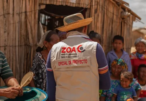 Corona-Krise: ZOA-Mitarbeiter in einem Dorf in Kolumbien